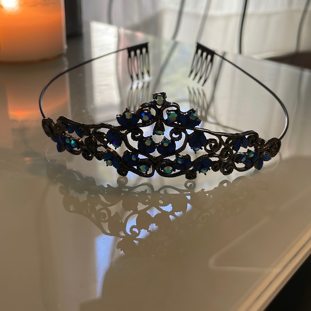 Tiara with black metal and dark blue/iridescent stones